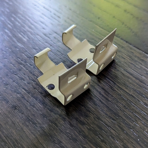 Levolor Mini Blinds Brackets, Cream, 1 Pair - Picture 4 of 5